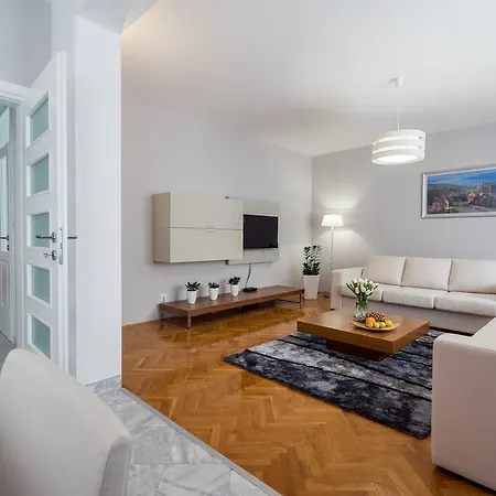 Solis アパート *